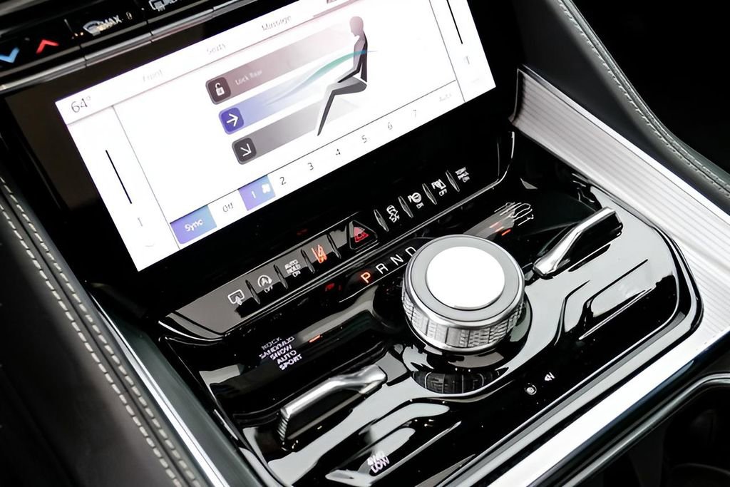 Used 2023 Jeep Grand Wagoneer L Series II w/ Premium Group II image 10