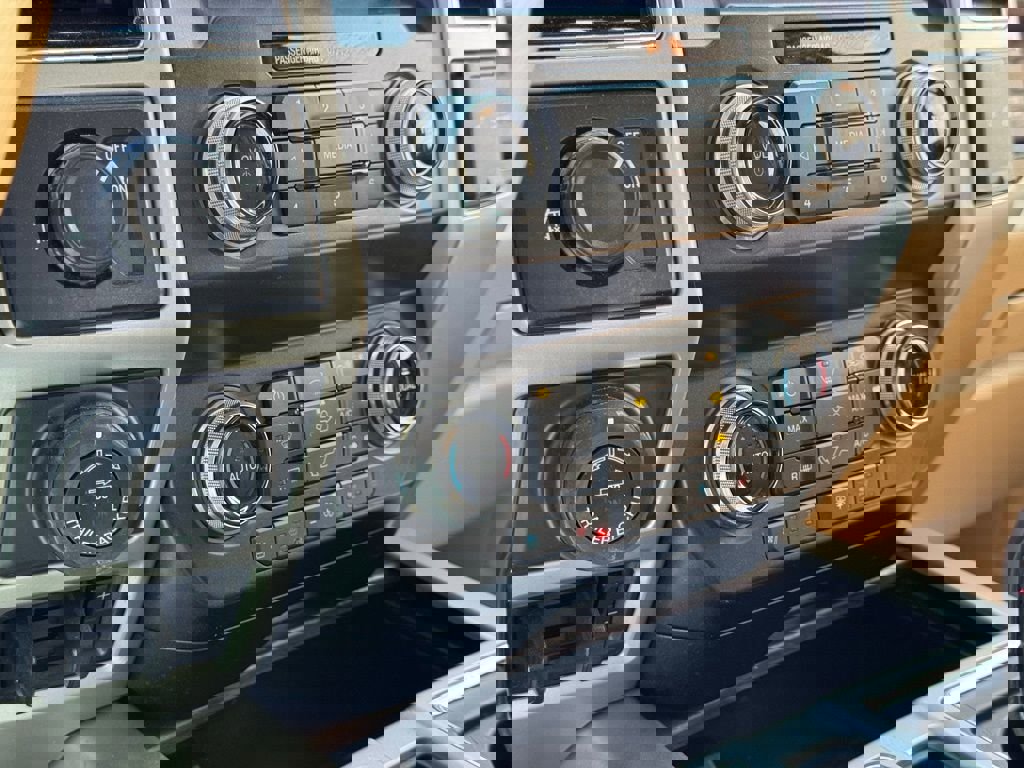 Used 2020 Ford F150 Lariat w/ Equipment Group 502A Luxury image 36