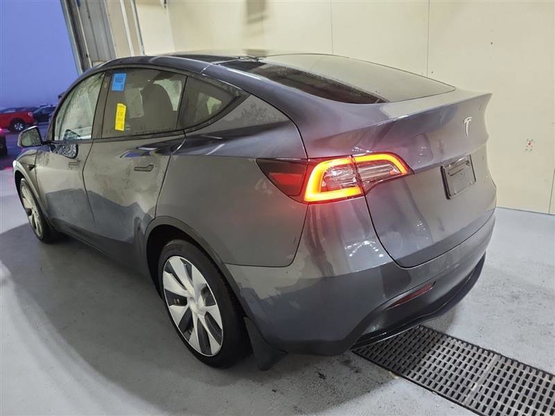 Used 2021 Tesla Model Y Long Range image 8