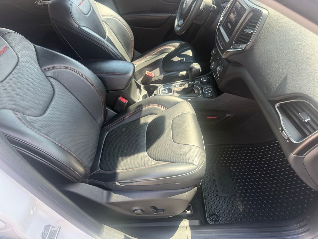 Used 2022 Jeep Cherokee Trailhawk w/ Premium Leather Package AWD/4WD image 57