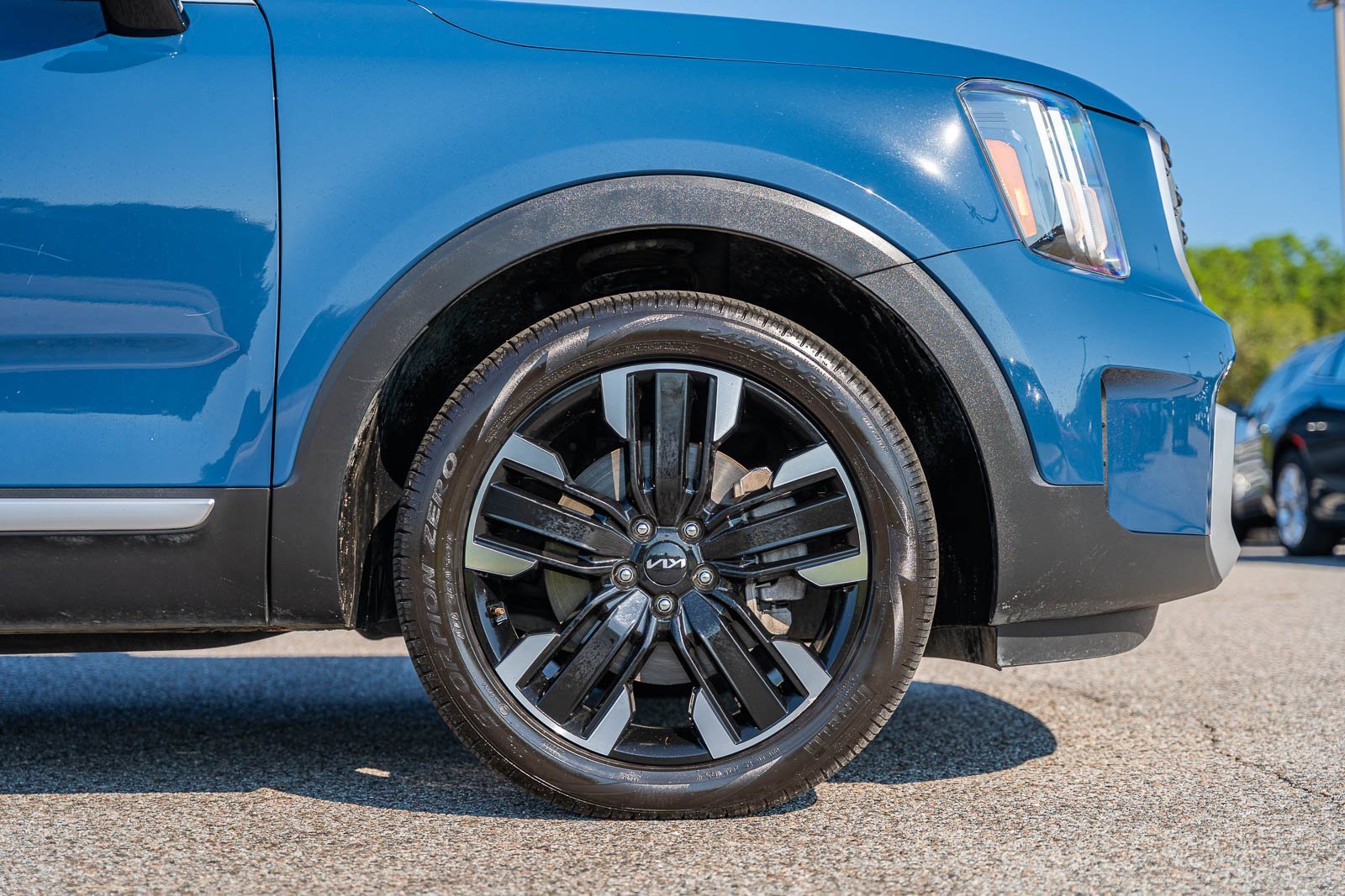 Used 2024 Kia Telluride SX w/ Towing Package image 9