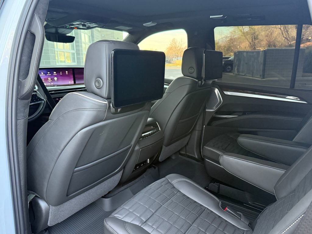 Used 2026 Cadillac Escalade Platinum Sport w/ LPO, ONYX Package AWD/4WD image 32