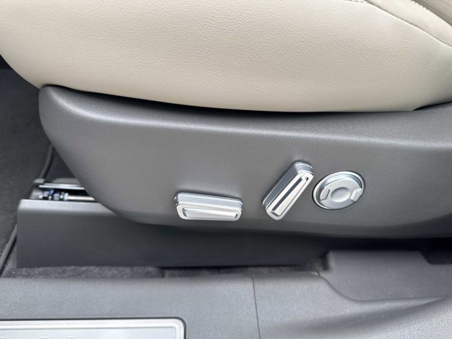 New 2025 Lincoln Nautilus Reserve image 12