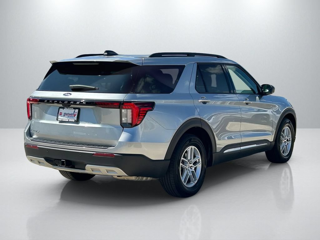 Used 2025 Ford Explorer Active w/ Active Comfort Package RWD image 5