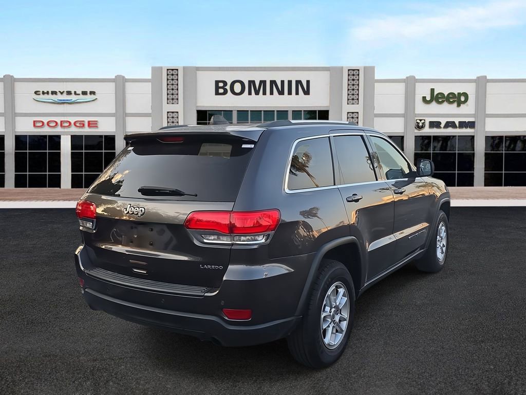 Used 2019 Jeep Grand Cherokee Laredo image 3