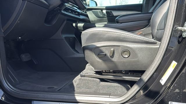 Used 2025 Buick Enclave Preferred image 13