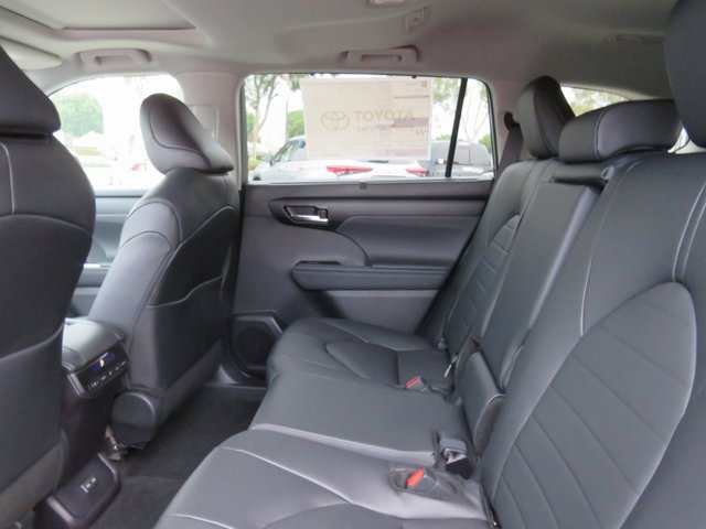 New 2026 Toyota Highlander XLE image 18