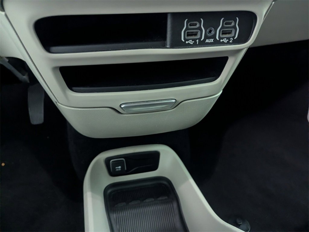 Used 2023 Chrysler Voyager LX image 26