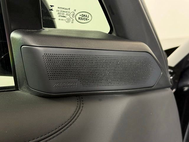 Certified 2025 Land Rover Range Rover SV AWD/4WD image 34
