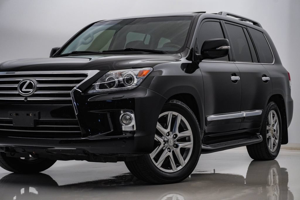 Used 2013 Lexus LX 570 4WD w/ Luxury Pkg image 2