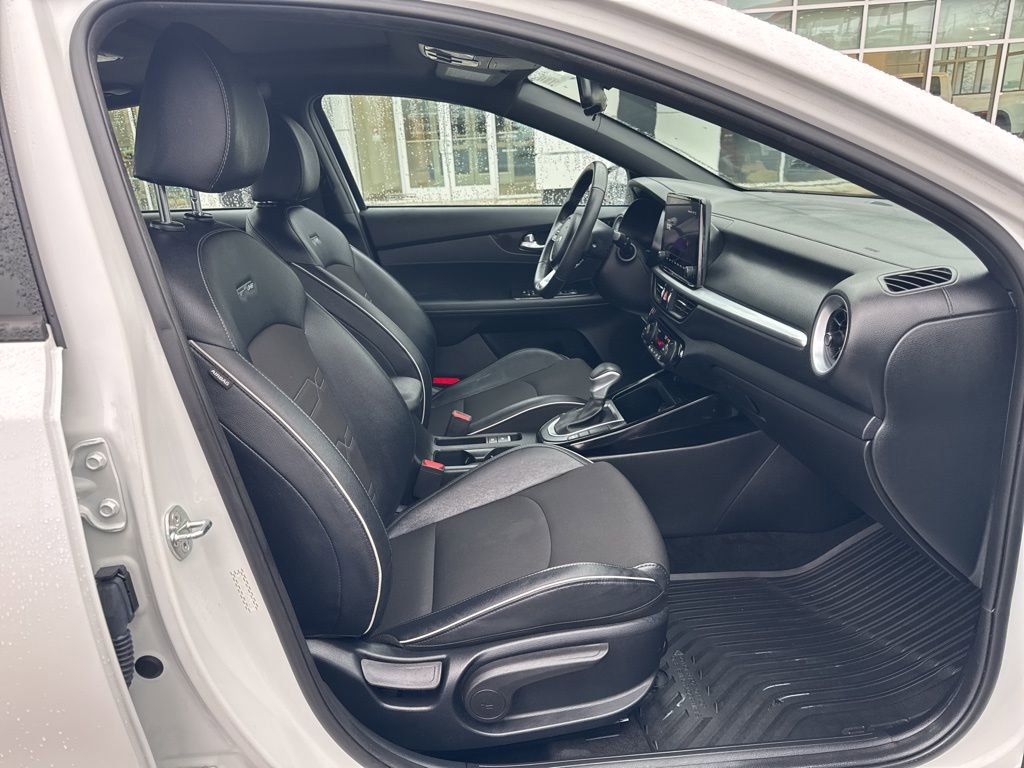 Used 2023 Kia Forte GT-Line w/ GT-Line Premium Package image 16