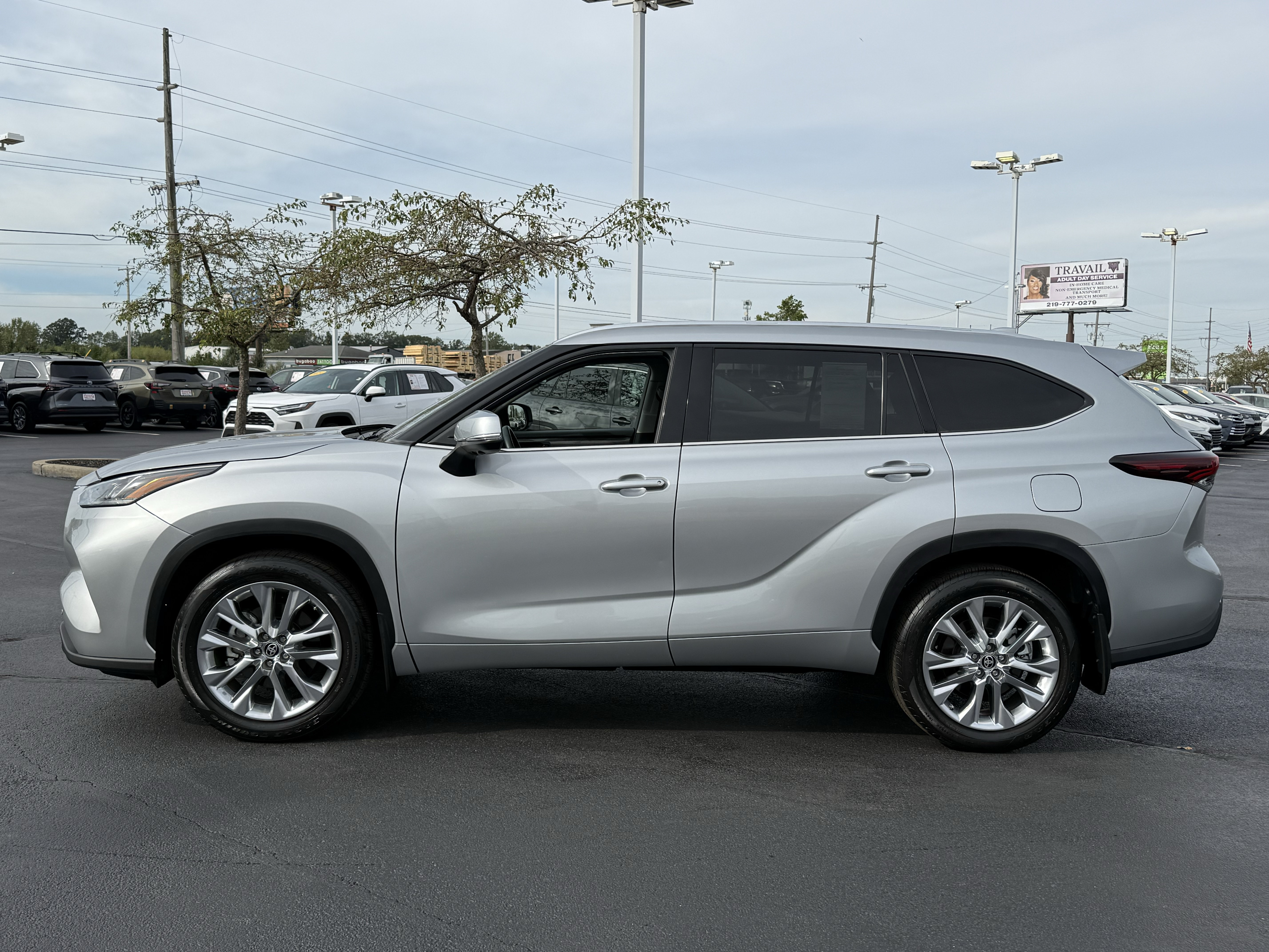 Used 2024 Toyota Highlander Limited AWD/4WD image 8