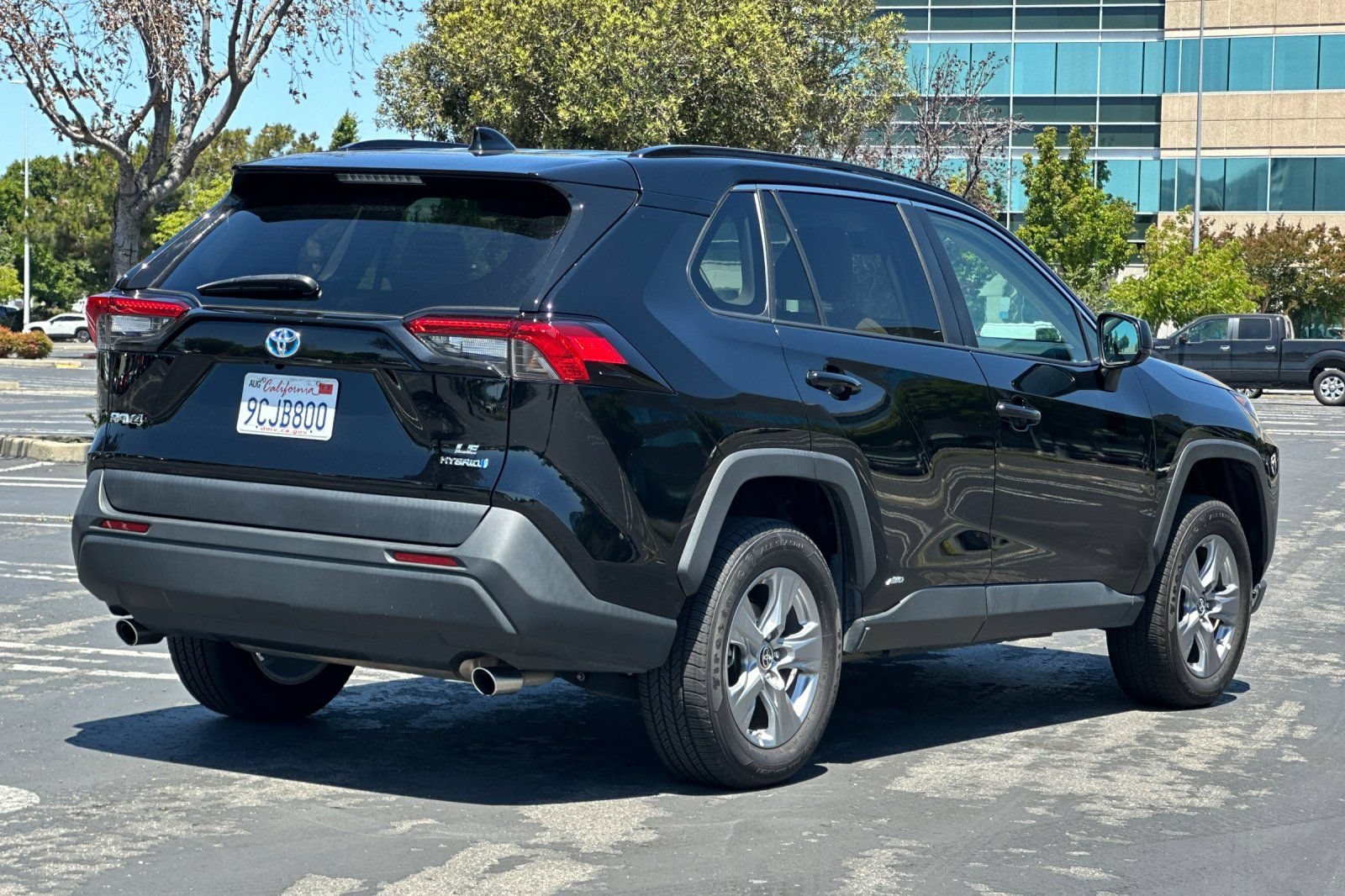 Certified 2022 Toyota RAV4 LE AWD/4WD image 4