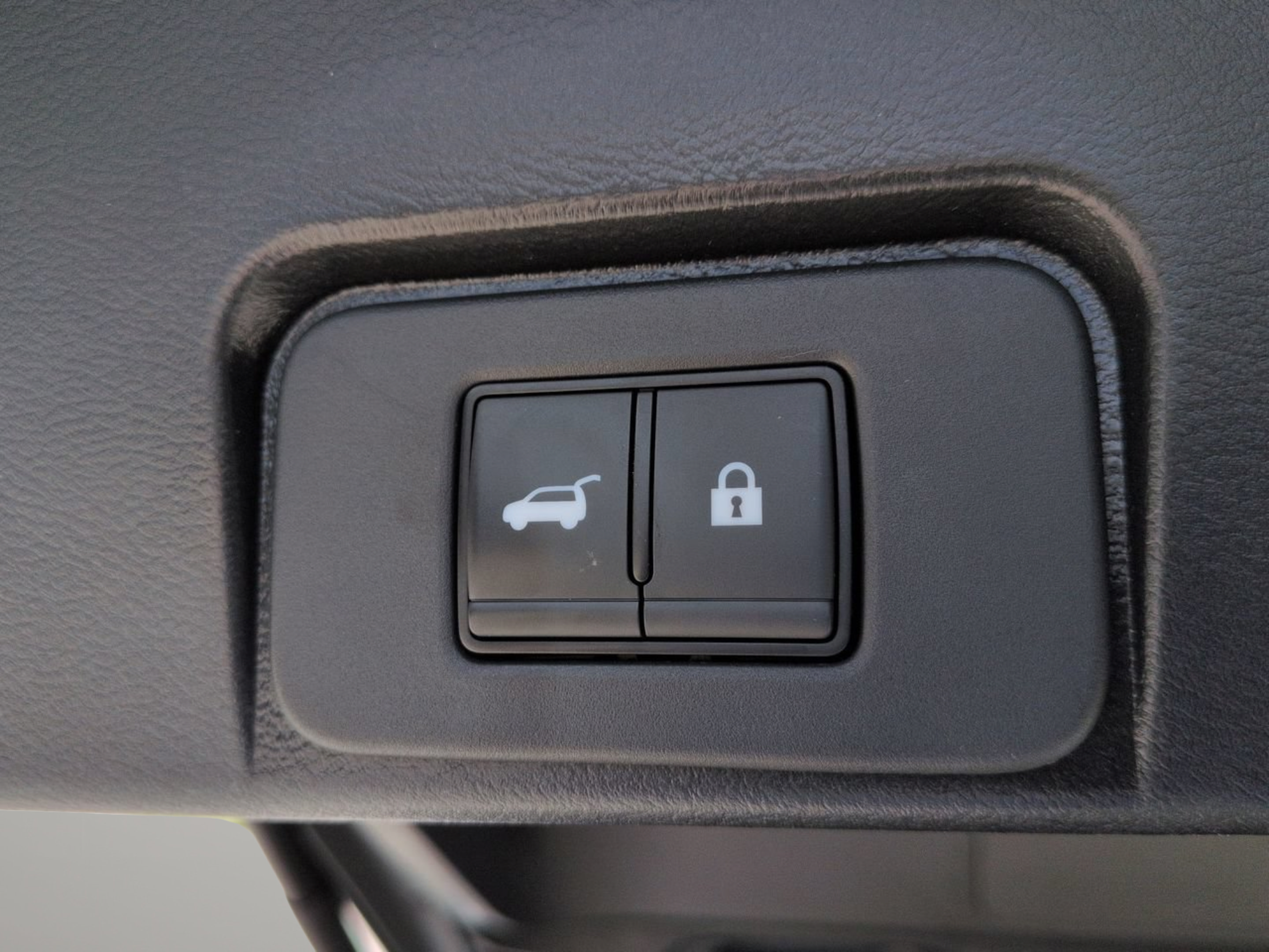 Used 2023 Nissan Rogue SL w/ SL Premium Package FWD image 16