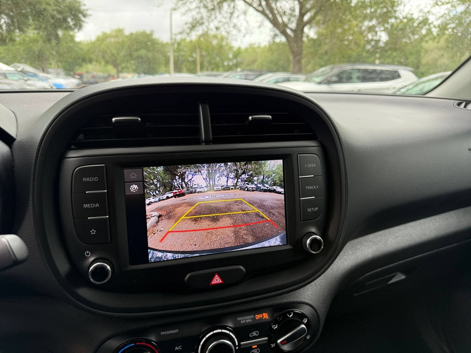 Used 2025 Kia Soul LX w/ LX Technology Package FWD image 18
