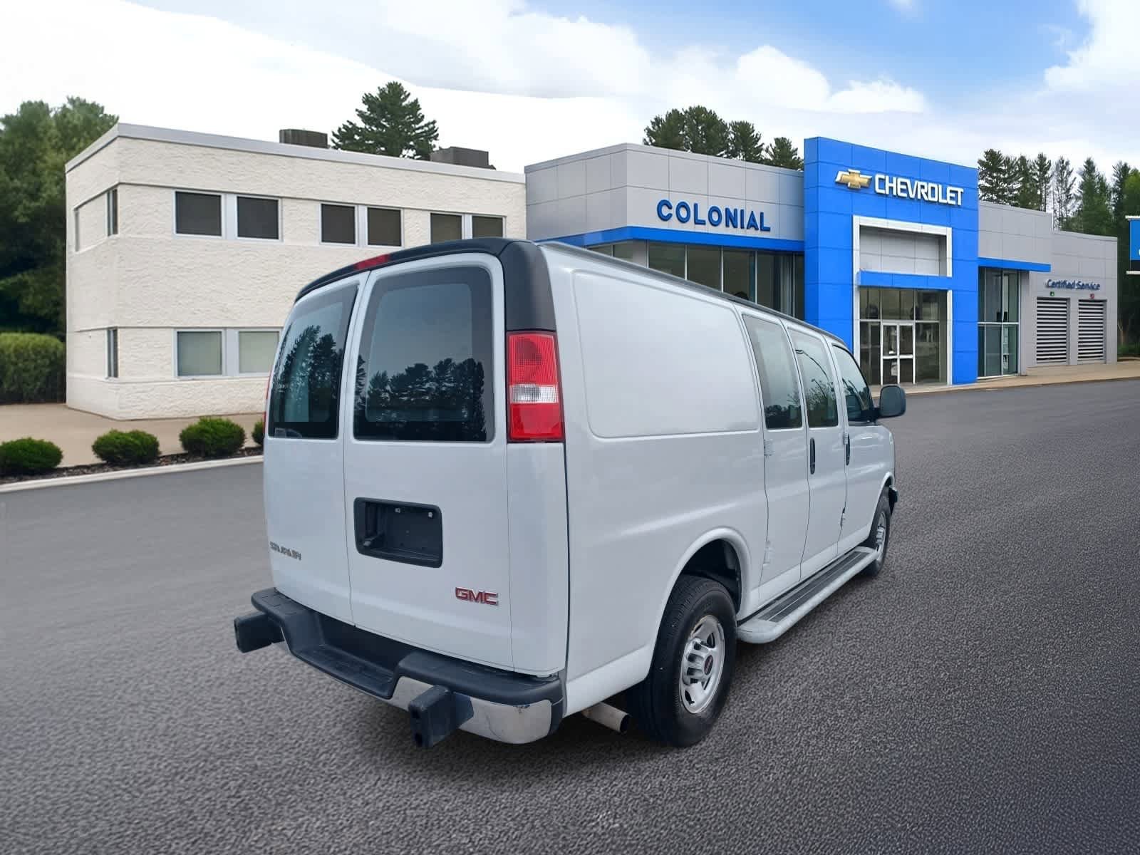 Used 2024 GMC Savana 2500 w/ Driver Convenience Package RWD image 4