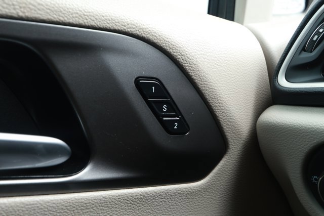 Used 2022 Chrysler Pacifica Touring-L image 21