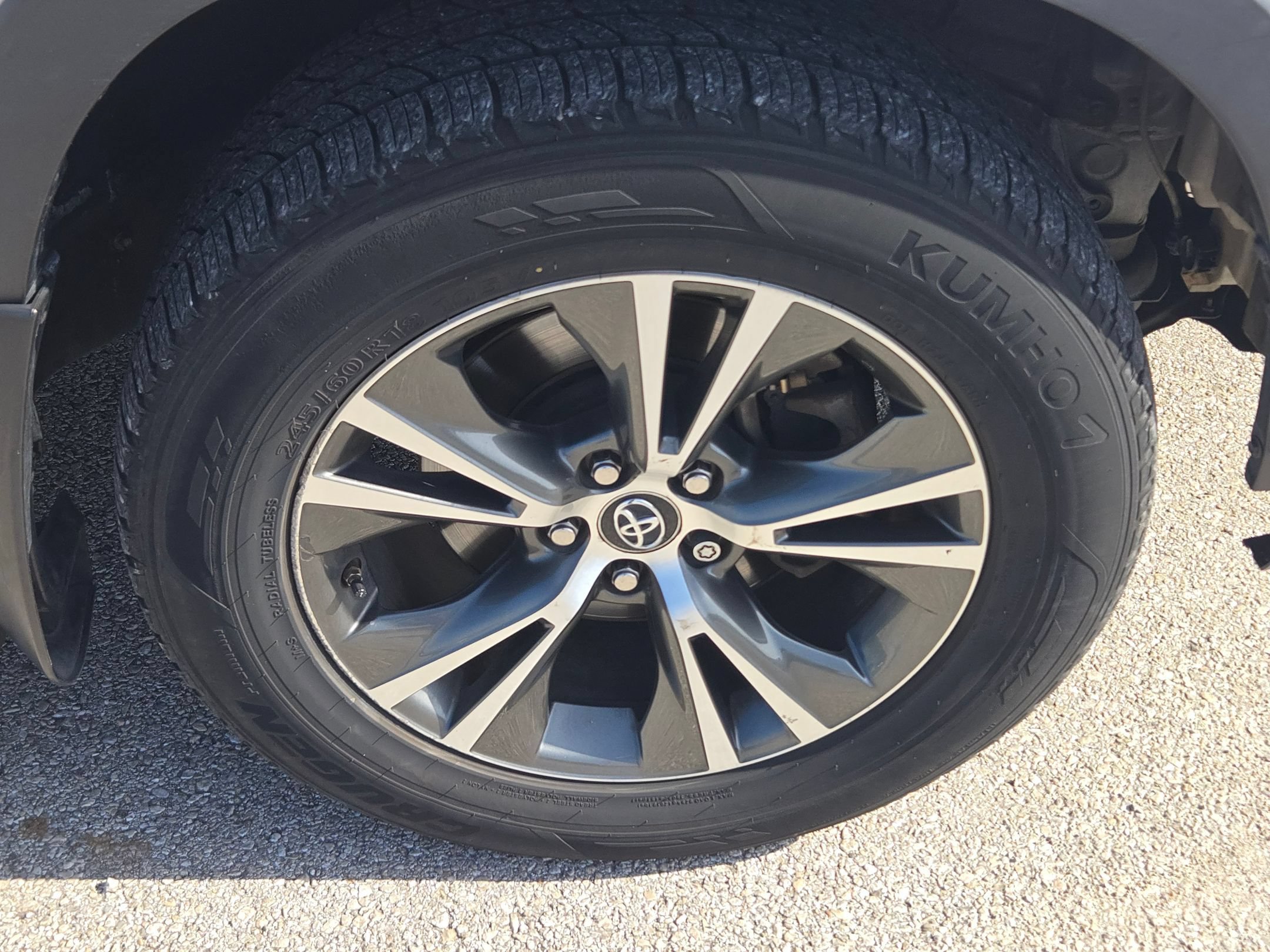 Used 2016 Toyota Highlander XLE FWD image 32