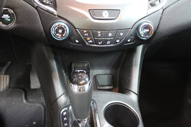 Used 2018 Chevrolet Cruze LT w/ LT Convenience Package FWD image 18