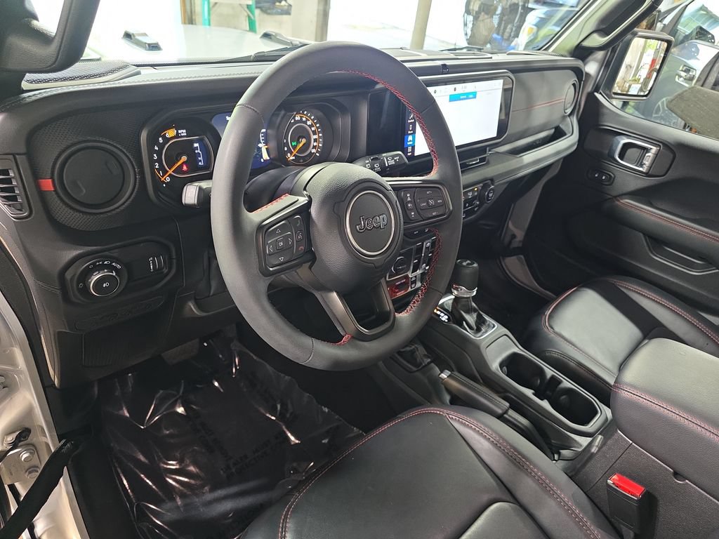 Used 2024 Jeep Wrangler Unlimited Rubicon w/ Convenience Group AWD/4WD image 15