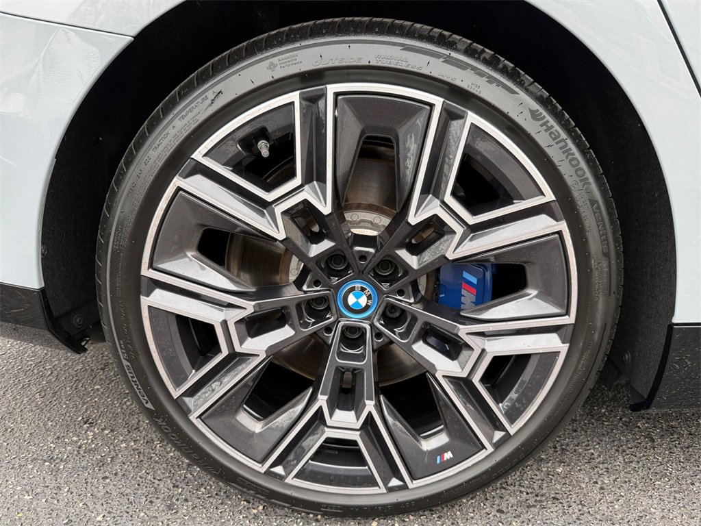 Certified 2025 BMW i5 M60 w/ Premium Package image 17