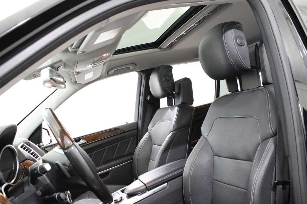 Used 2015 Mercedes-Benz GL 550 4MATIC image 21