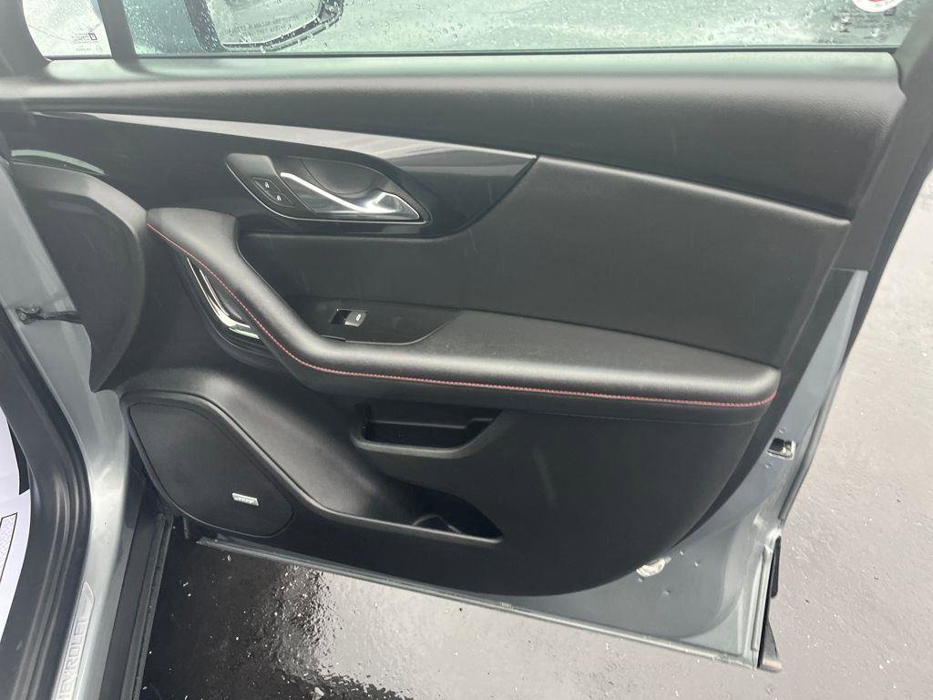 Used 2025 Chevrolet Blazer RS FWD image 30