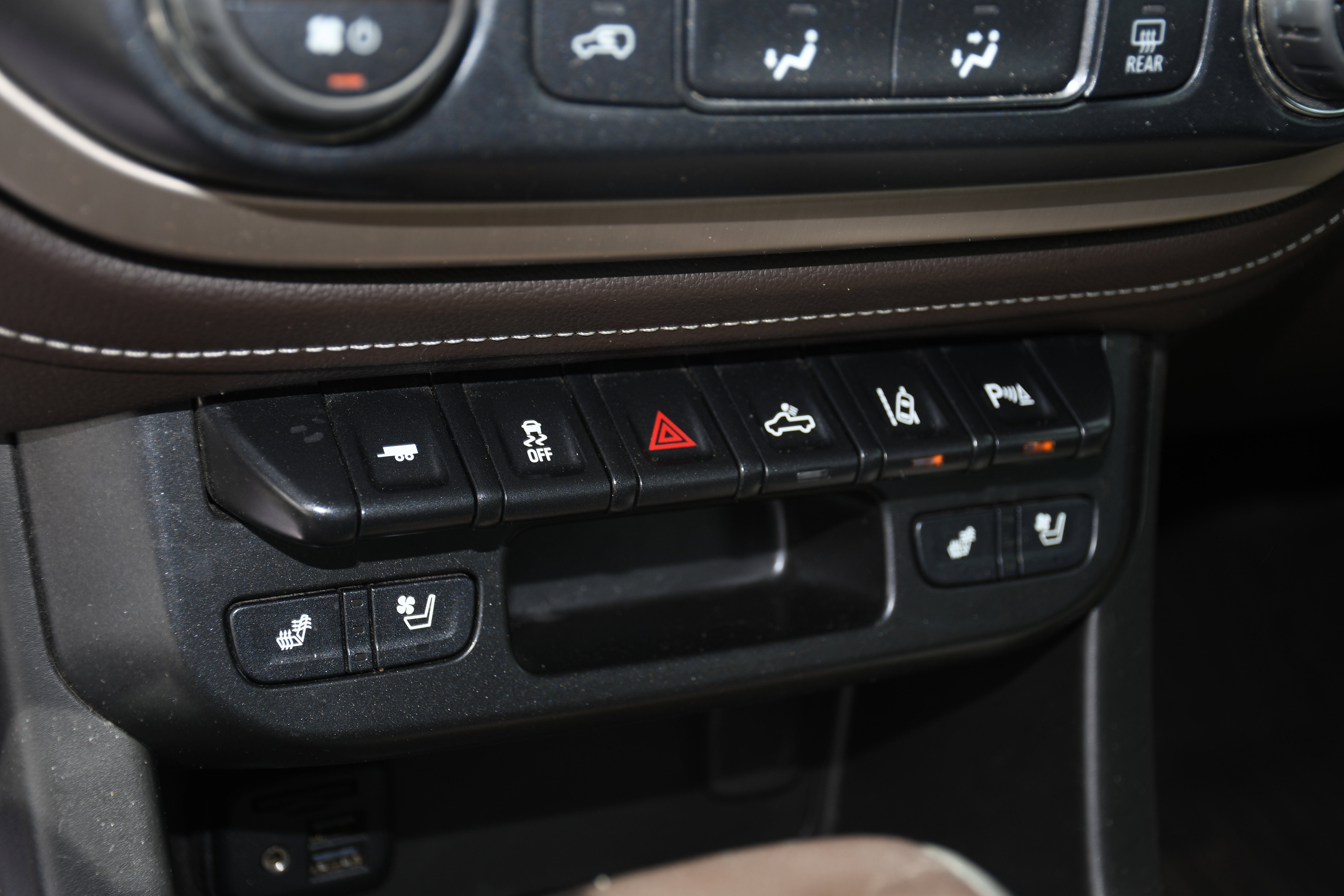 Used 2021 GMC Canyon Denali RWD image 14