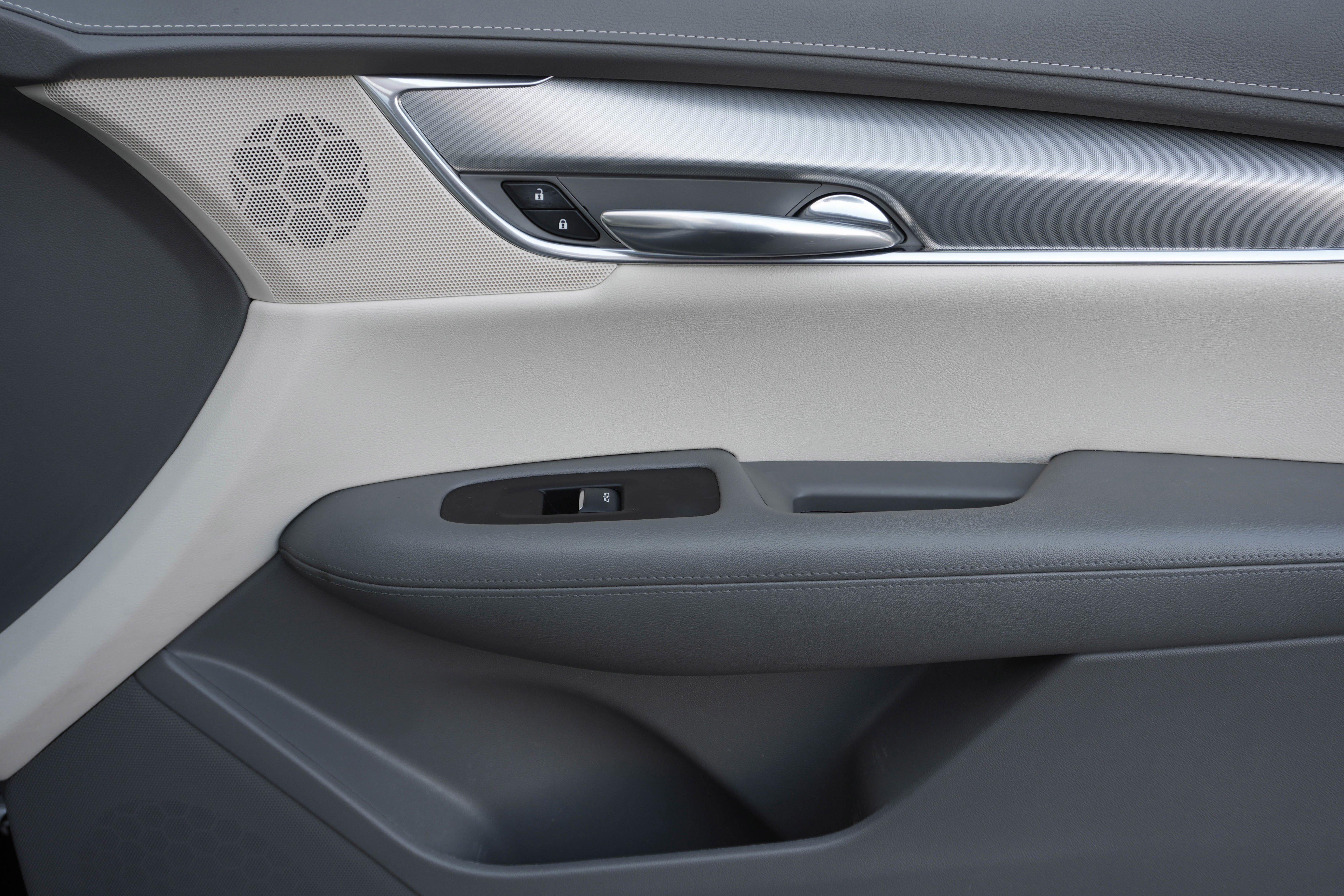 Used 2017 Cadillac XT5 Luxury w/ Driver Awareness Package image 33