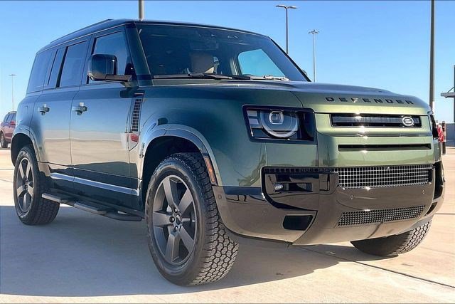 New 2026 Land Rover Defender 110 X-Dynamic SE image 2