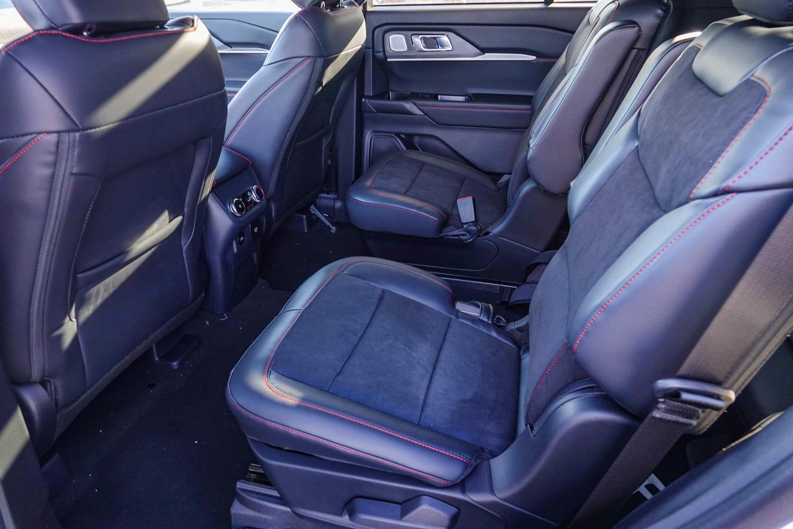 New 2026 Ford Explorer ST w/ Sun And Sound Package image 17