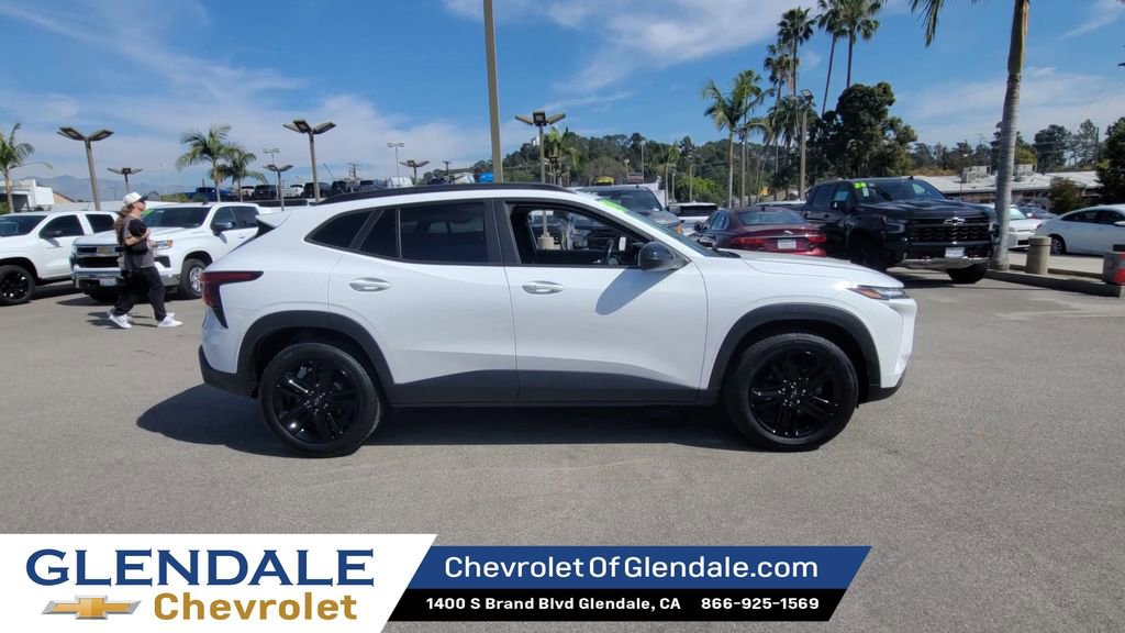 Used 2024 Chevrolet Trax ACTIV w/ Sunroof Package image 9