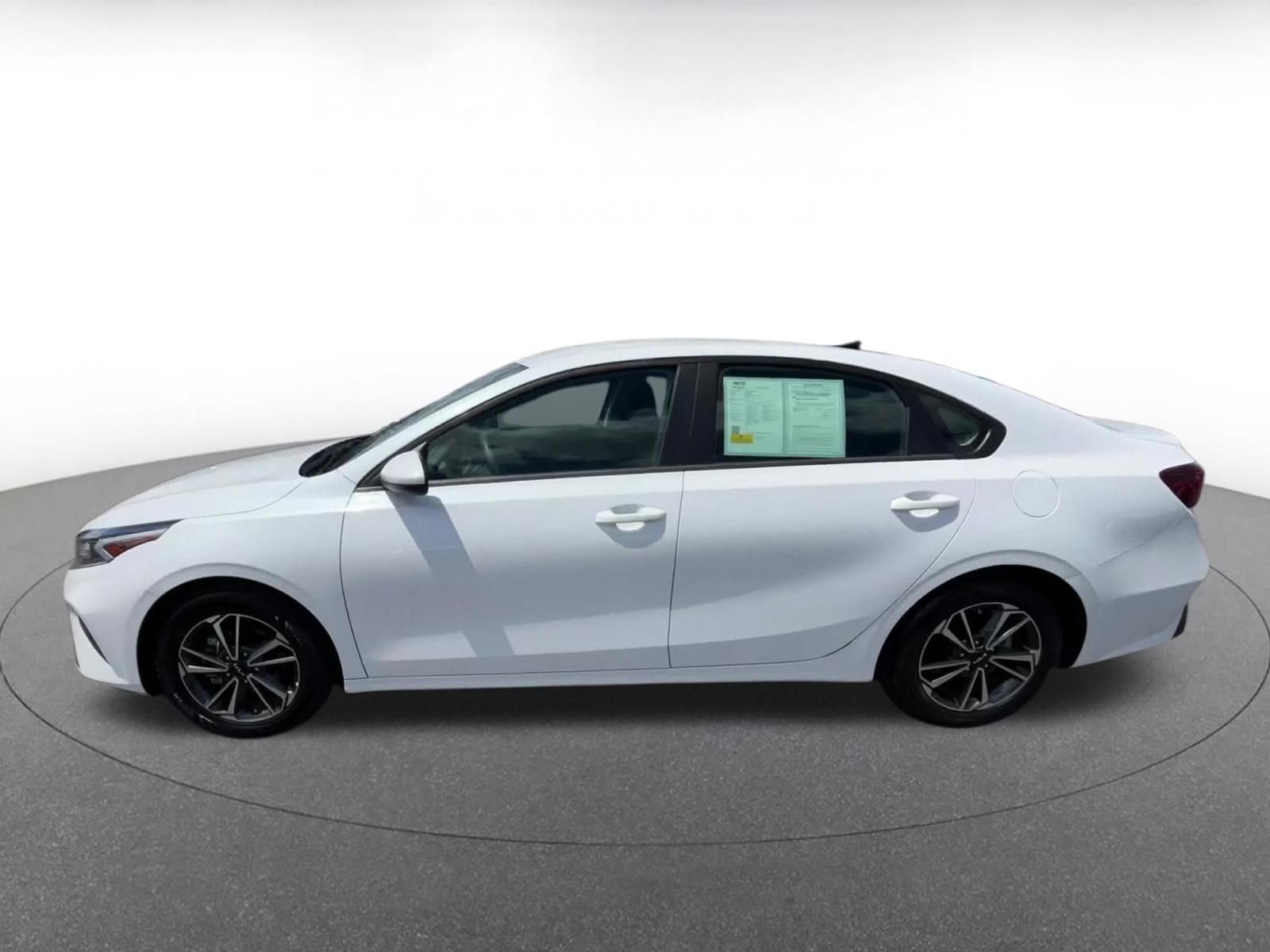 Used 2024 Kia Forte LXS FWD image 9