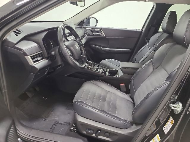Used 2024 Mitsubishi Outlander SE FWD image 17