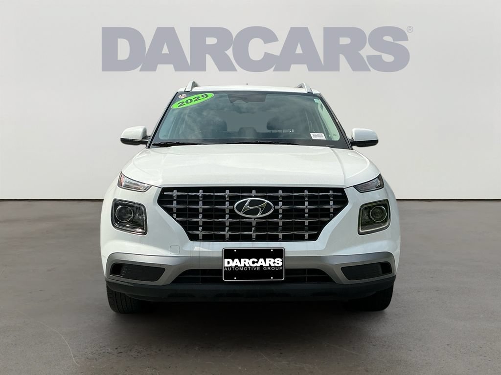 Used 2025 Hyundai Venue SEL FWD image 2