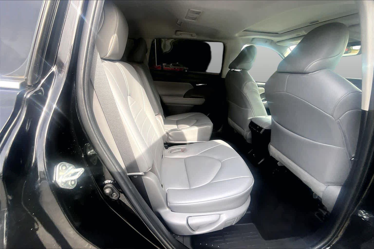 Used 2022 Toyota Highlander XLE AWD/4WD image 20