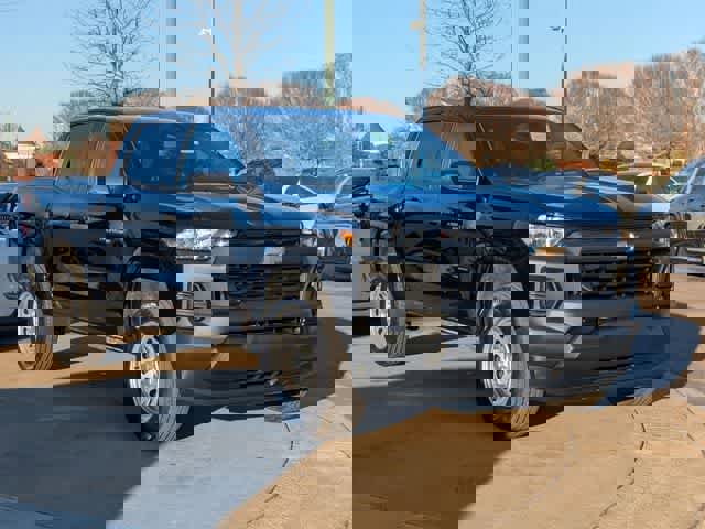 Used 2023 Chevrolet Colorado W/T image 3