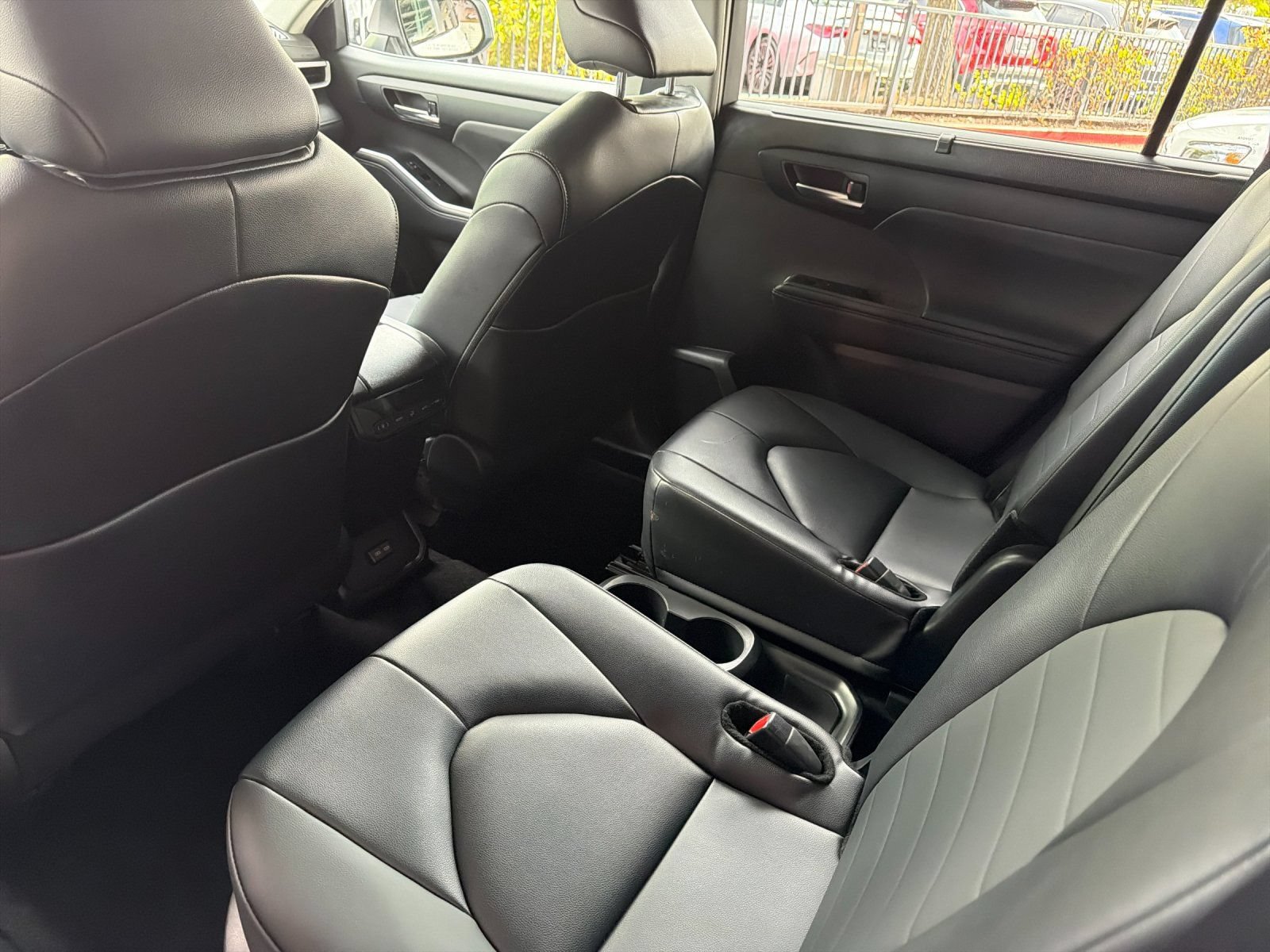 Used 2026 Toyota Highlander XLE AWD/4WD image 11