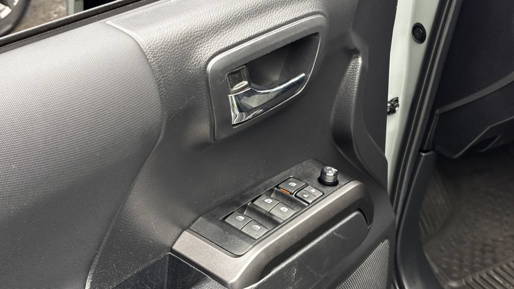 Used 2022 Toyota Tacoma TRD Sport AWD/4WD image 17