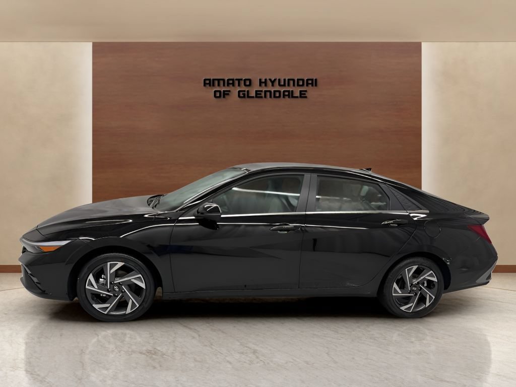 New 2026 Hyundai Elantra Limited FWD image 2