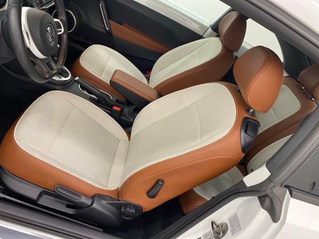 Used 2015 Volkswagen Beetle 1.8T Classic FWD image 13