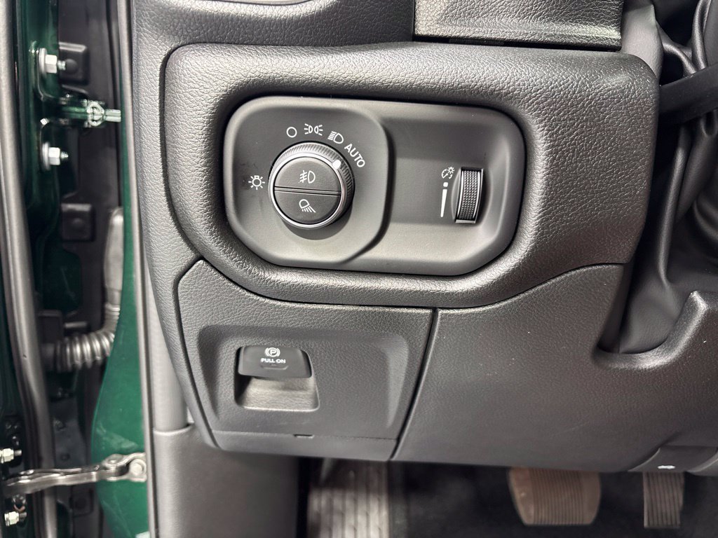 New 2026 RAM 1500 Express AWD/4WD image 33
