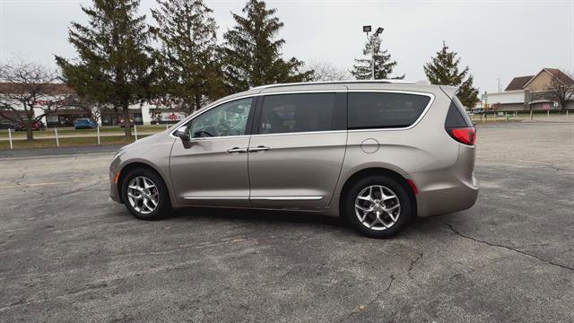Used 2017 Chrysler Pacifica Limited w/ Advanced Safetytec Group image 6