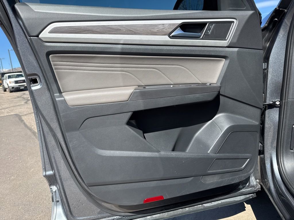 Certified 2022 Volkswagen Atlas Cross Sport SE image 11