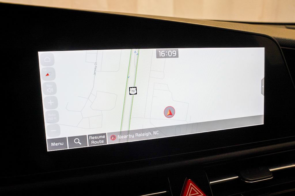 Used 2024 Kia Niro EX FWD image 12