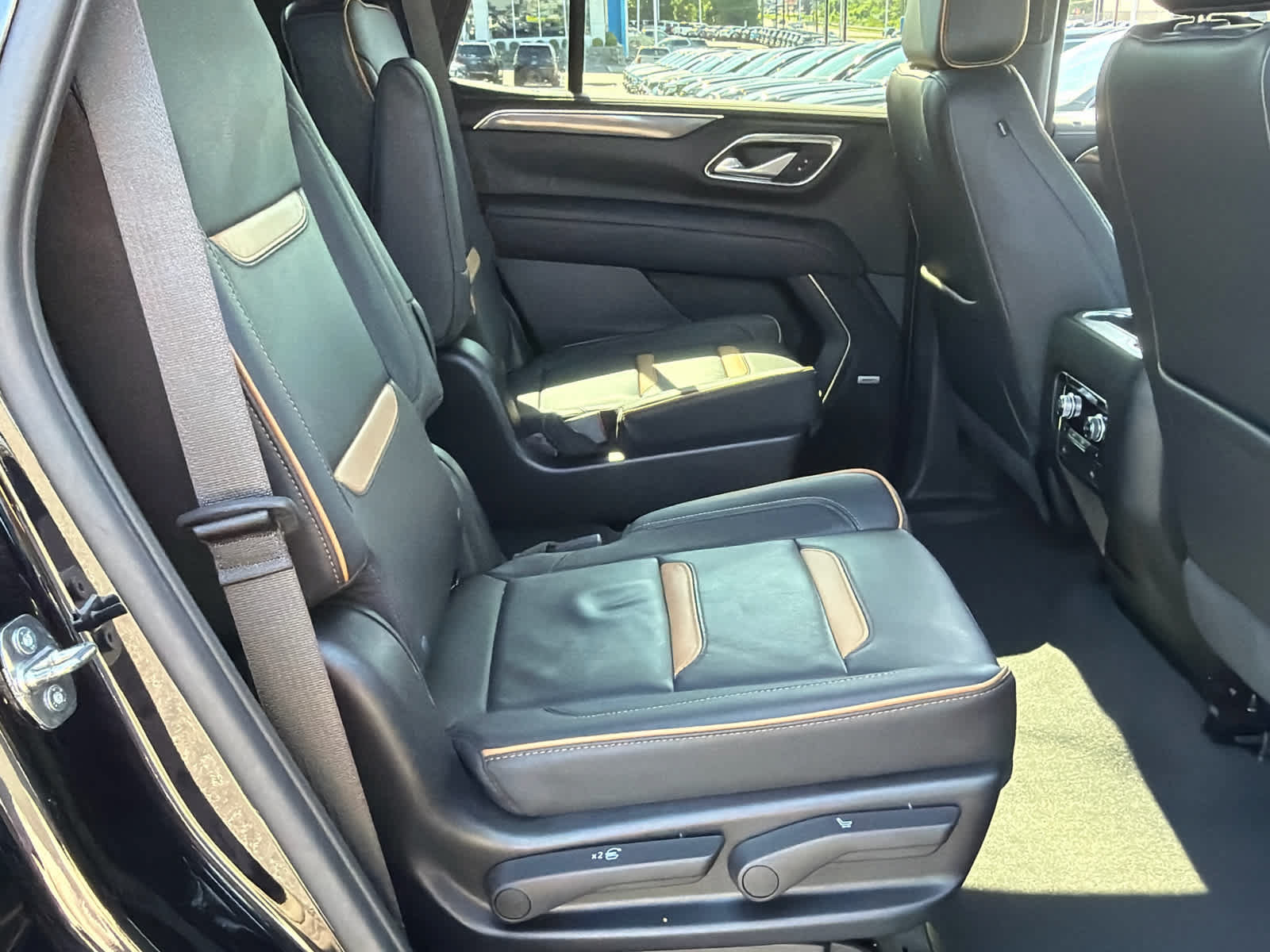 Certified 2022 GMC Yukon AT4 w/ Technology Package AWD/4WD image 31