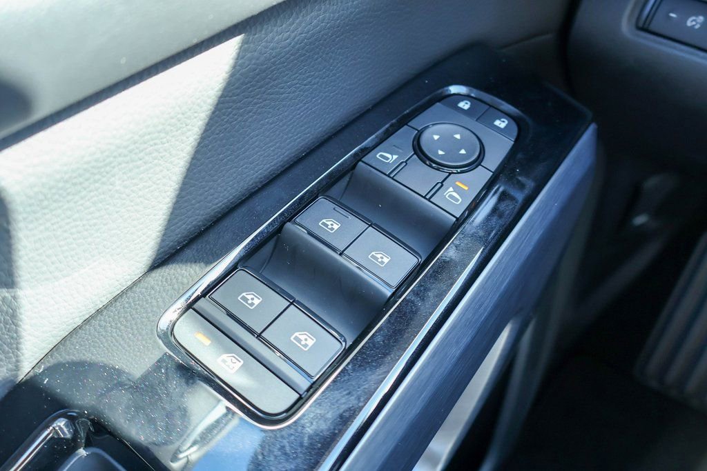 New 2025 Nissan Pathfinder SL image 13