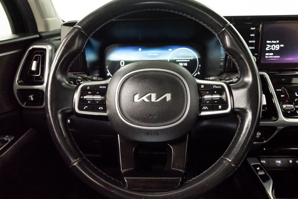Used 2023 Kia Sorento SX AWD/4WD image 14