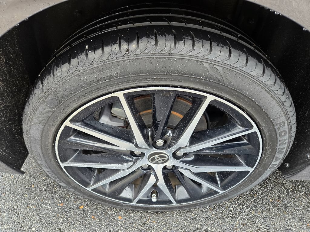Used 2023 Toyota Camry SE FWD image 13