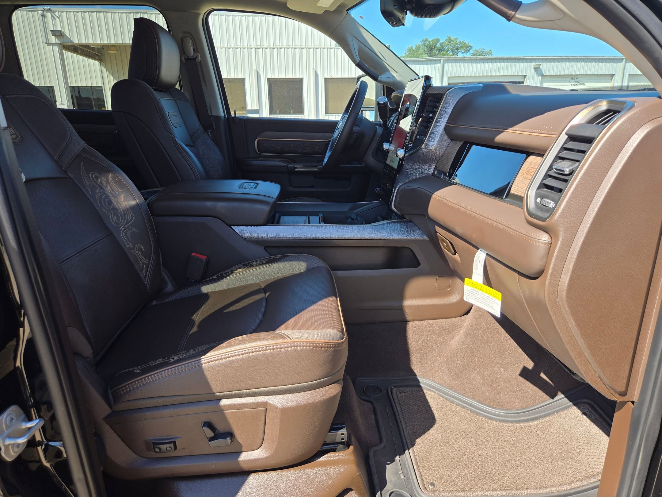 Used 2025 RAM 2500 Limited AWD/4WD image 23